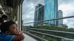 Antusias Anak Sekolah Diajak Naik LRT dan Makan Bergizi Gratis