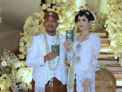 8 Foto Pernikahan Cicit Soeharto, Dekorasinya Perpaduan Jawa dan Bali