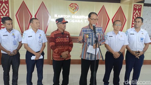 Pj Gubernur NTT Andriko Noto Susanto saat memimpin jumpa pers terkait cuaca ekstrem yang akan terjadi NTT, Kamis (30/1/2025).
