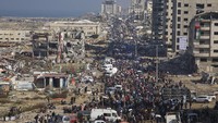 Ratusan ribu warga Palestina yang mengungsi telah memulai perjalanan pulang ke rumah mereka dari wilayah Selatan menuju ke Gaza Utara. (AP Photo/Abed Hajjar)