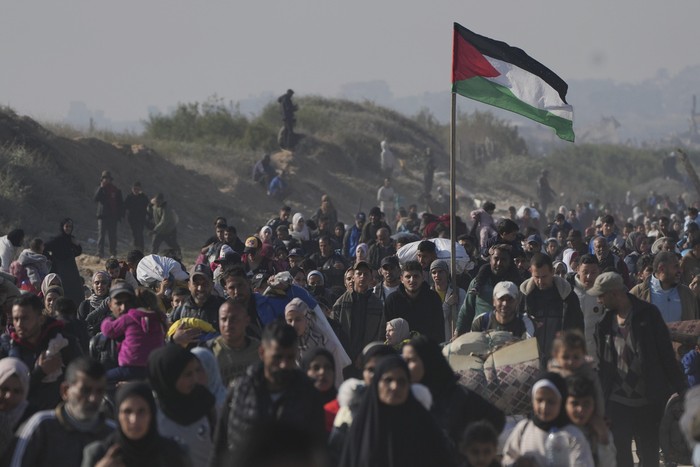 Displaced Palestinians return to their homes in the northern Gaza Strip, following Israels decision to allow thousands of them to go back for the first time since the early weeks of the 15-month war with Hamas, Monday, Jan. 27, 2025. (AP Photo/Abdel Kareem Hana)