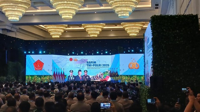 Prabowo hadiri rapim TNI-Polri 2025