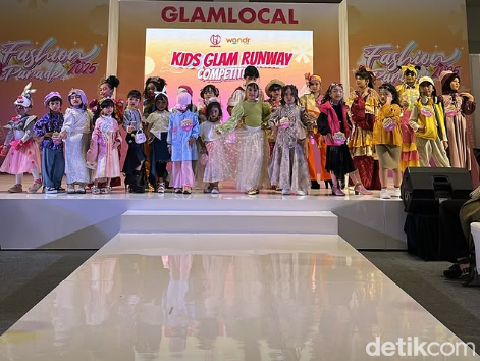 Rangkaian acara Kids Glam Runaway Competition selama acara bazar GlamLocal di Bandung.