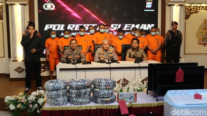 Rilis kasus pencurian gudang toko elektronik Atakrib di Polresta Sleman, Kamis (30/1/2025).