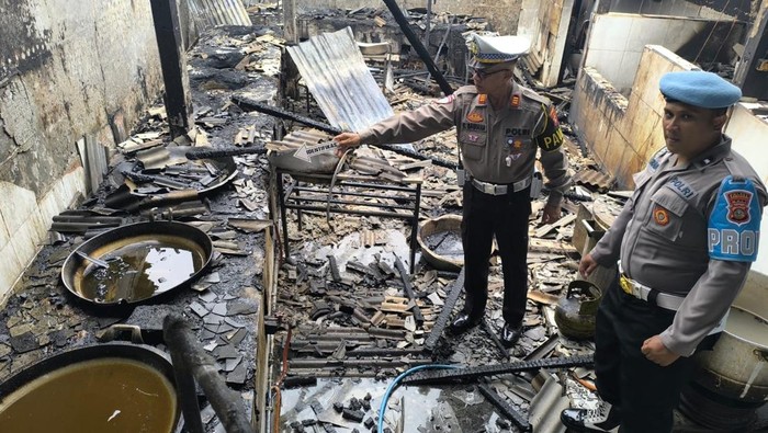 Rumah produksi kerupuk ikan di Banjar Abiantuwung Kelod, Desa Abiantuwung, Kecamatan Kediri, Tabanan, Bali, ludes terbakar pada Kamis (30/1/2025). (Foto: Dok. Polsek Kediri)