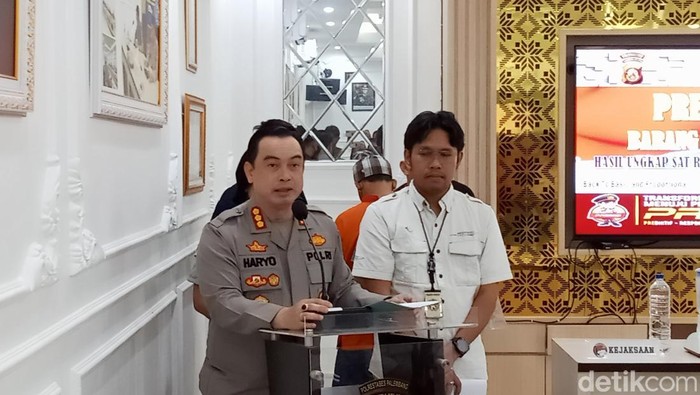 Satresnarkoba Polrestabes Palembang tangkap 1 pengedar narkoba jaringan Pekanbaru.