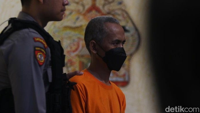 Tampang Apriyanto (48) yang tega menghabisi nyawa ibunya saat dirilis di Polresta Sleman, Kamis (30/1/2025).
