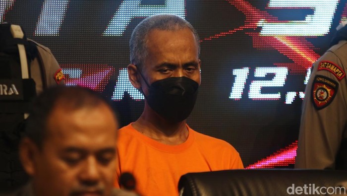 Tampang Apriyanto (48) yang tega menghabisi nyawa ibunya saat dirilis di Polresta Sleman, Kamis (30/1/2025).