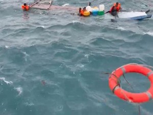 Kapal Barang Tenggelam Diterjang Ombak di Perairan Lingga, 6 ABK Dievakuasi