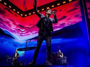 Video Nyanyi Bareng hingga Seru-seruan di Konser The Script
