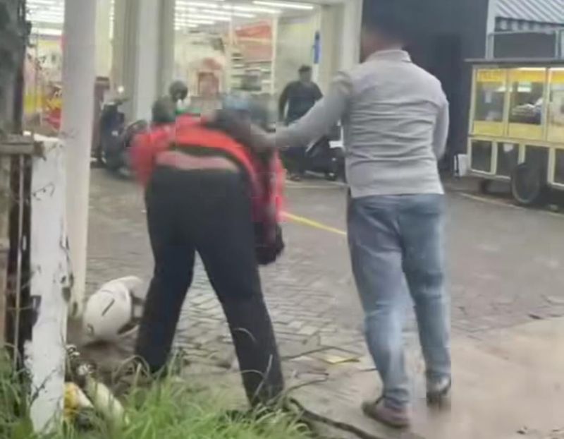 Viral LCGC lawan arah di Bekasi.