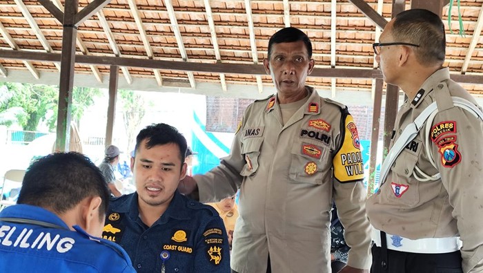 Antusias Warga Bawean Manfaatkan Layanan SIM Keliling di Alun-alun Sangkapura