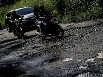 Awas! Jalan Gunung Sindur Arah Serpong Rusak