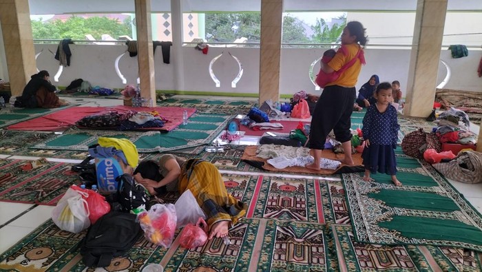 Begini Kondisi Pengungsian Warga Terdampak Banjir di Cengkareng