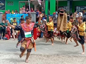 Mengenal Kesenian Benjang yang Populer di Bandung Timur