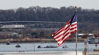 Tidak ada yang selamat dari kecelakaan tersebut. American Airlines mengonfirmasi bahwa pesawat tersebut membawa 60 penumpang dan 4 kru penerbangan. Helikopter Black Hawk membawa 3 tentara dalam penerbangan latihan.  