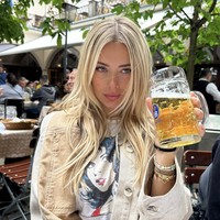 Hal itu pula yang dirasakan Carolina. Hanya butuh waktu tiga tahun dia untuk mengumpulkan uang dari OnlyFans.  Foto: dok. Instagram @corinnakopf