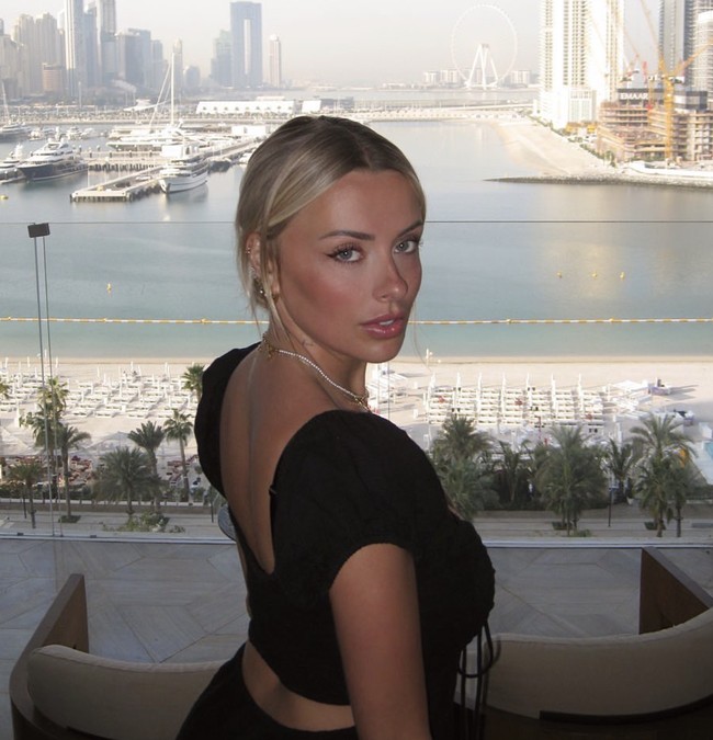 Dari influencer gaming di Twitch dan beralih menjual konten sensual di OnlyFans. Itulah jalan karier yang sempat ditempuh oleh Corinna Kopf. Foto: dok. Instagram @corinnakopf