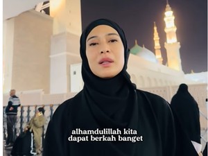 Dian Sastro Umroh, Takjub saat Lihat Raudhah dan Pegang Kabah
