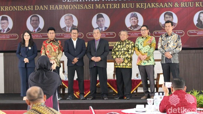 Dosen Fakultas Hukum Universitas Trunojoyo, Madura, Prof. Dr. Deni SB Yuherawan