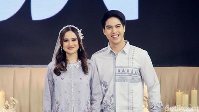8 Foto Adu Gaya Couple Fuji-Verrel Bramasta dan El Rumi-Syifa Hadju