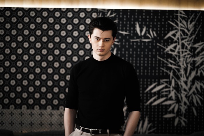 Elliot James Reay Penyanyi Inggris Elliot James Reay tampil memukau di Jakarta, memperkenalkan lagu baru dan berbagi pengalaman kuliner.
