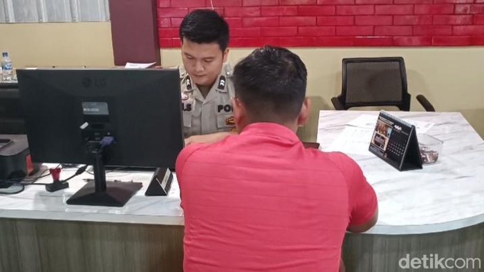 Febriansyah (28) melaporkan pencurian motor R3 dan hasil laut miliknya ke polisi, rugi sebesar Rp 60 juta.