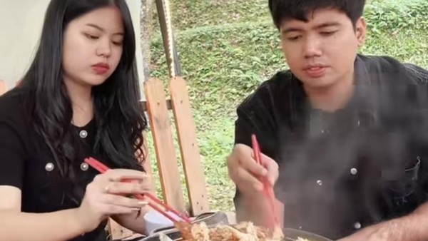 Frans Faisal Mesra Makan dan Belanja Bulanan Bareng Calon Istri