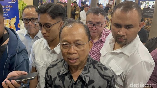 Gubernur Bali terpilih Wayan Koster saat ditemui di Denpasar, Bali, Jumat (31/1/2025). (Foto: Rizki Setyo/detikBali)