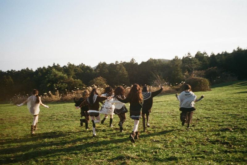 Teaser foto debut girlband baru SM Entertainment Hearts2Hearts (H2H).