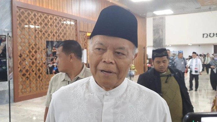 Wakil Ketua MPR Fraksi PKS, Hidayat Nur Wahid (HNW), di kompleks parlemen, Senayan, Jakarta Pusat, Jumat (31/1/2025).