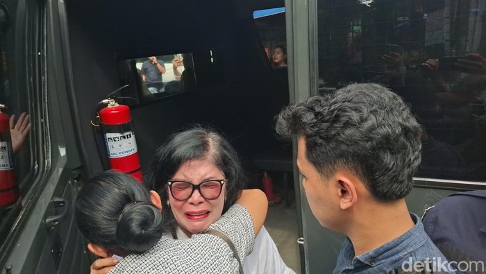Ibu kandung Abraham Michael, Farida Felix, mengklaim sudah bertemu dengan istri dari Septian (37), satpam korban pembunuhan. Dia mengaku telah mendapat maaf. (M Sholihin/detikcom)