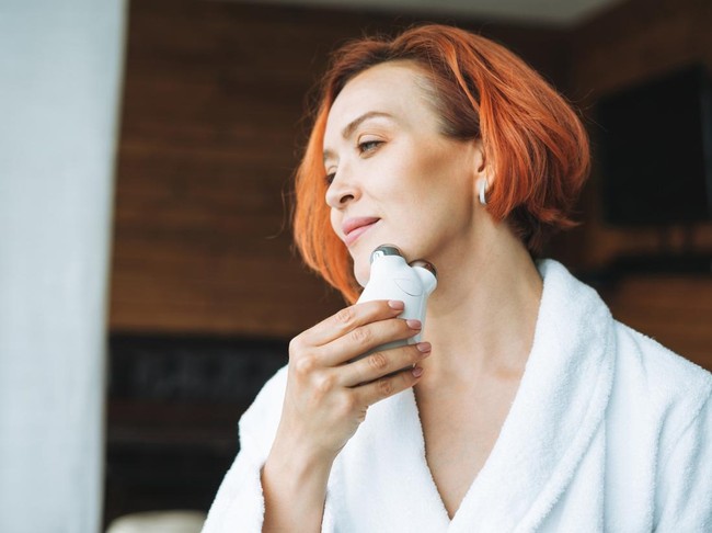 Ilustrasi wanita facial