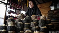 Kue keranjang atau dodol China tidak hanya menjadi makanan biasa bagi umat Tionghoa saat Imlek. Tetapi memiliki filosofi bahwa dodol China adalah persembahan untuk makanan para dewa.