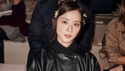 7 Foto Jisoo BLACKPINK Pakai Jepit Rambut Rp 9 Juta, Gayanya Jadi Sorotan
