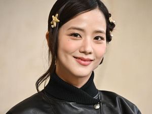 Video: Sneak Peek Lagu-lagu Terbaru Jisoo BLACKPINK di Album AMORTAGE