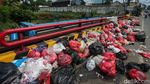 Jorok! Jembatan Penghubung Depok-Bogor Penuh Sampah
