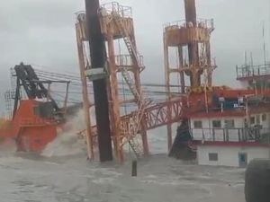 Detik-detik 3 Kapal Kandas di Perairan Semarang
