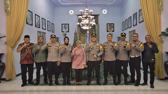 Kapolres AKBP Arif Fazlurrahman bersama forkompimda Blitar