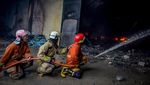 Gudang Mainan di Kosambi Terbakar, Asap Membubung