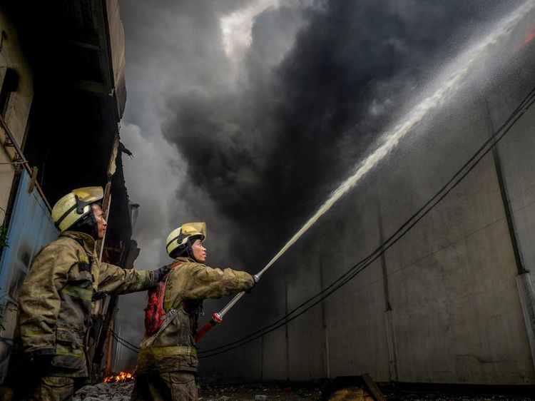 Gudang Mainan di Kosambi Terbakar, Asap Membubung