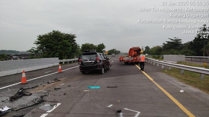 Kecelakaan di Tol Jombang tewaskan 2 pegawai Dinsos Jatim