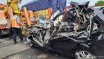 Penampakan Avanza Tabrak Truk di Tol Jombang Tewaskan 2 Pegawai Dinsos