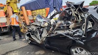 Sri menjabat Kepala Sub Bagian Tata Usaha UPT Rehabilitasi Sosial Bina Daksa Pasuruan, Dinsos Jatim. Saat kecelakaan, Nita duduk di kursi depan sebelah kiri, sedangkan Sri di kursi tengah.