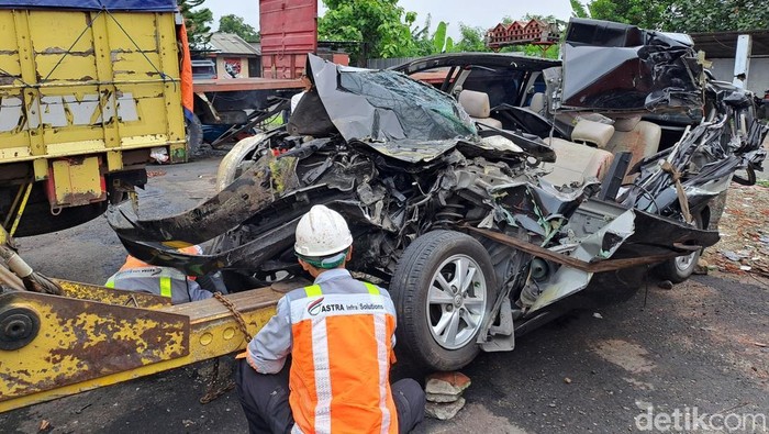Kecelakaan di Tol Jombang tewaskan 2 pegawai Dinsos Jatim
