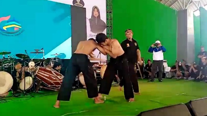 Kesenian Benjang