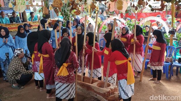 Kesenian buhun di Ciamis yang masih eksis.