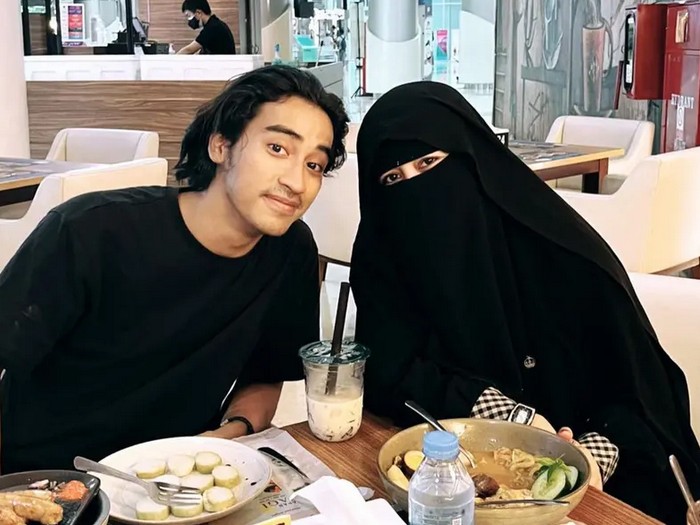 Keseruan Abidzar Al Ghifari Saat Masak Steak hingga Nasi Goreng Keseruan Abidzar Al Ghifari Saat Masak Steak hingga Nasi Goreng