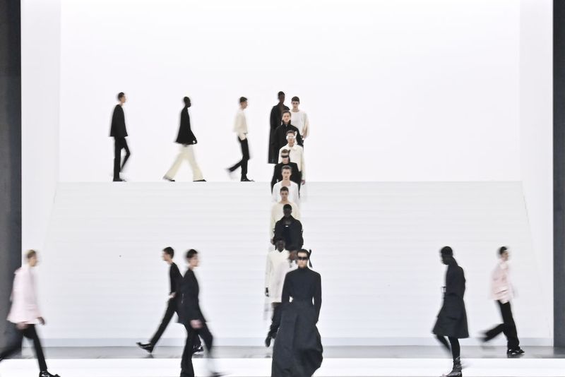 PARIS, FRANCE - JANUARY 24: A model walks the runway during the Dior Homme Ready to Wear Fall/Winter 2025-2026 fashion show as part of the Paris Men Fashion Week on January 24, 2025 in Paris, France. (Photo by Victor VIRGILE/Gamma-Rapho via Getty Images)
