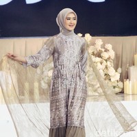 Inilah koleksi terbaru Brand Vanilla Hijab untuk baju lebaran 2025 bertempat di Sampoerna Strategic Square, Karet Semanggi, Jakarta Selatan, Kamis [30/1/2025]. Foto: Mohammad Abduh/detikcom.